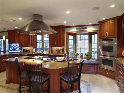 Beautiful Warm Family Oriented Kitchen Traditional ...