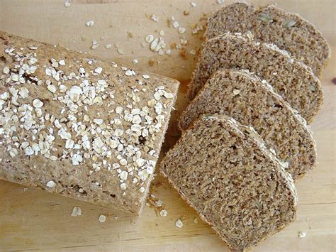Beneficios del pan de avena para reflexionar y su receta