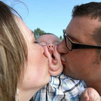 Besos divertidos y originales entre padres e hijos