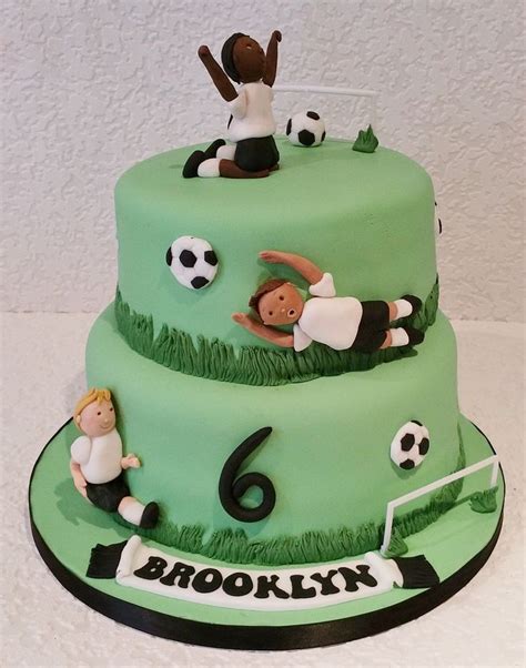 Best 25+ Football cakes ideas on Pinterest | Football ...