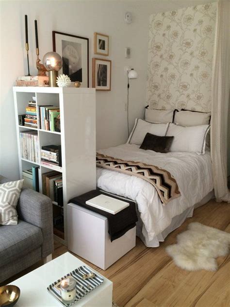 Best 25+ Small apartment decorating ideas on Pinterest ...