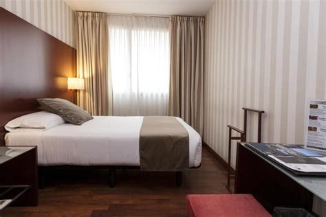 Best Price on Hotel Zenit Borrell in Barcelona + Reviews