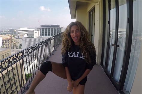 Beyonce 7/11 music video: Star bounces on bed and films ...