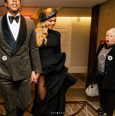 Beyonce and Jay Z Photobombed by Starstruck Woman at Grammys