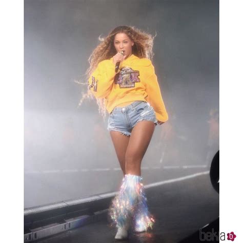 Beyoncé comenzando su concierto durante el festival ...