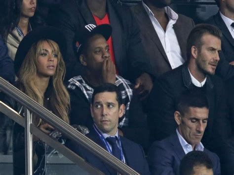 Beyoncé e Jay Z assistem a jogo de futebol ao lado de ...