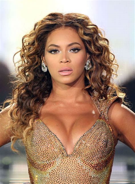 Beyonce Knowles: Beyonce Knowles Cleavage Pics