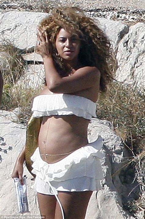 Beyonce pregnant: Singer shows off baby bump on holiday ...