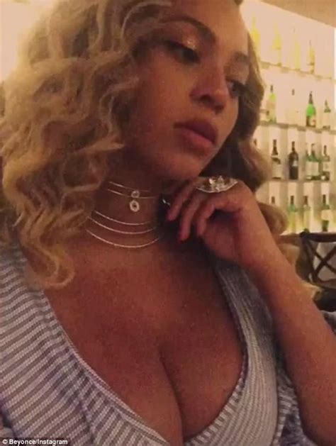 Beyonce shows off her ample cleavage in Instagram snaps ...
