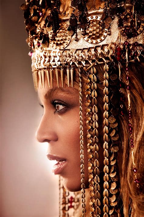 Beyonce wearing the headdress from  Run the World  Girls ...