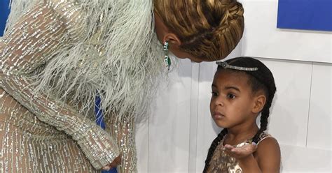 Big Sister Blue Ivy Helps Beyonce And Jay Z With The Twins ...