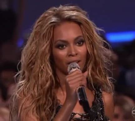 Billboard Award 2011 – Beyonce – Run The World  Girls ...