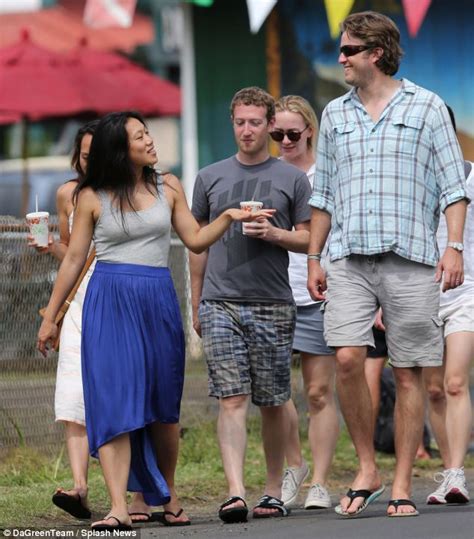 Billionaire Mark Zuckerberg enjoys budget Hawaiian ...