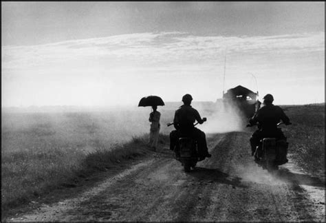 Biography: War photographer Robert Capa | MONOVISIONS