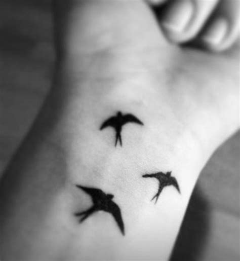 Birds Wrist Tattoo | Cool Tattoos Online