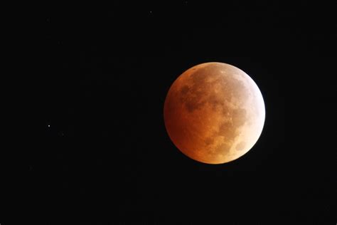 Blood Moon rising: Timelapse of the lunar eclipse