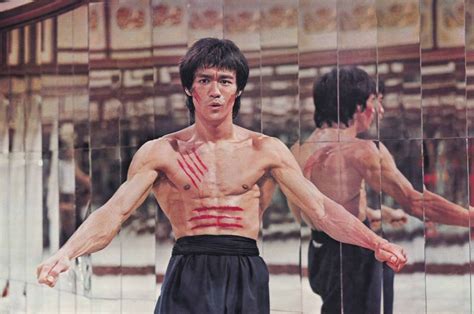 Bruce Lee peleando, este es el único video real que existe ...