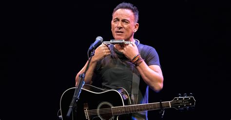 Bruce Springsteen Offers Tickets to Broadway Show in ...