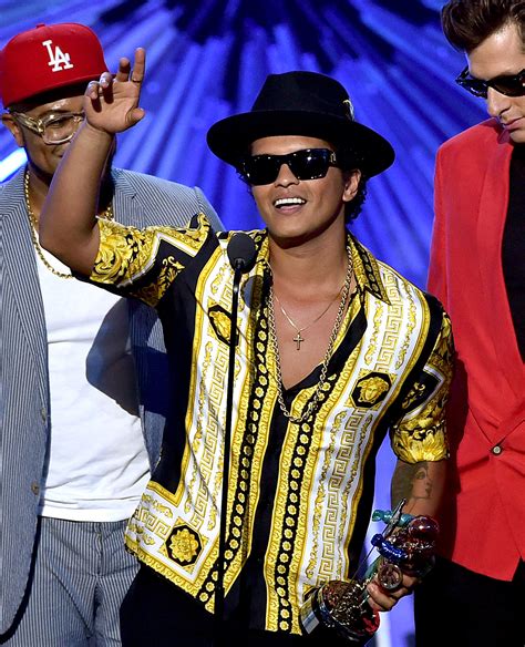 Bruno Mars, el último muso de Versace – Viste la Calle