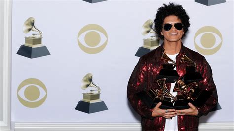 Bruno Mars hace magia y arrasa con los seis Grammy a los ...