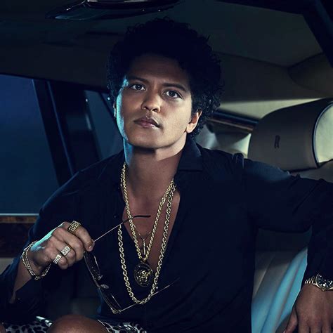 Bruno Mars Pictures | MetroLyrics