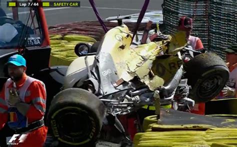 Brutal accidente de Magnussen en Spa
