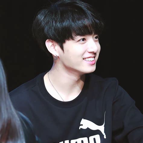 BTS Jungkook Dyed His Hair Black And Fans Think He Looks ...