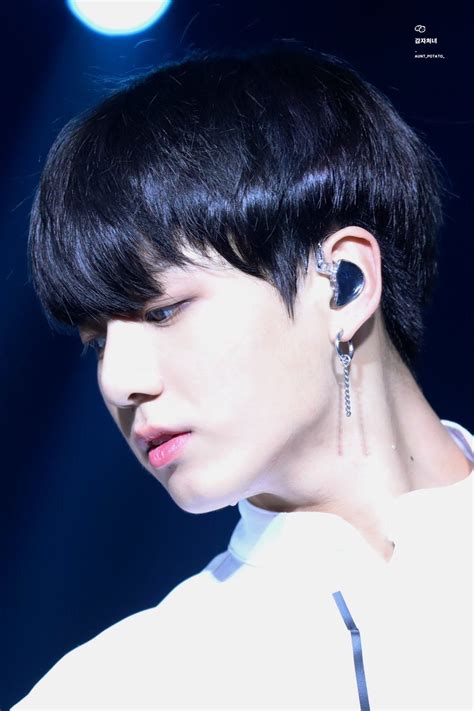 BTS Jungkook Dyed His Hair Black And Fans Think He Looks ...