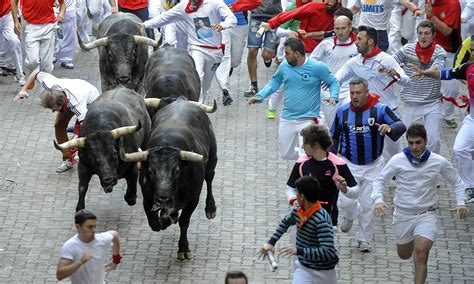 Bulls  bullied men at Spain festival   World   DAWN.COM