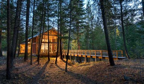 Cabaña de MADERA construida en un bosque de Washington