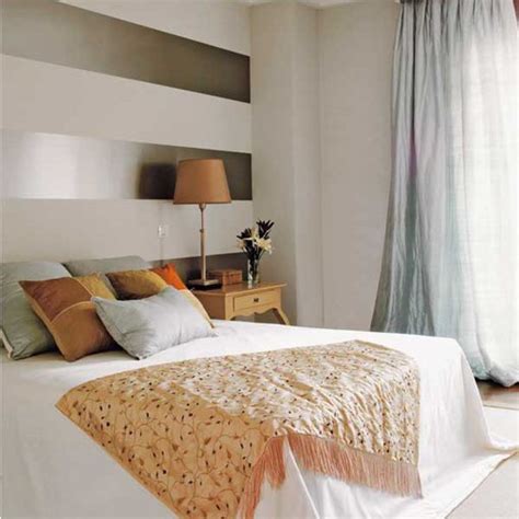 Cabecero de cama decorado con franjas horizontales ...