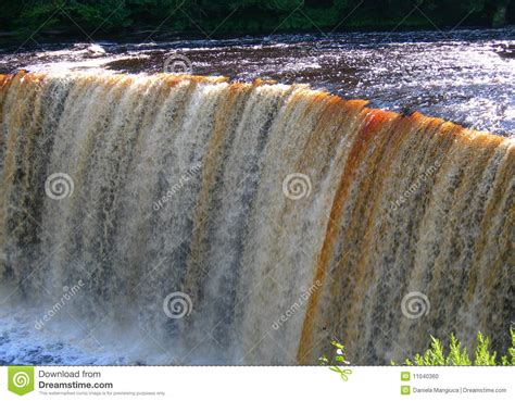 Cachoeira Estranha No Rio Em Michigan Foto de Stock ...