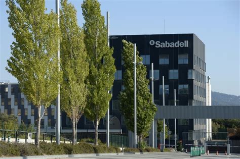 CaixaBank, Banco Sabadell, Gas Natural... Empresas deixam ...