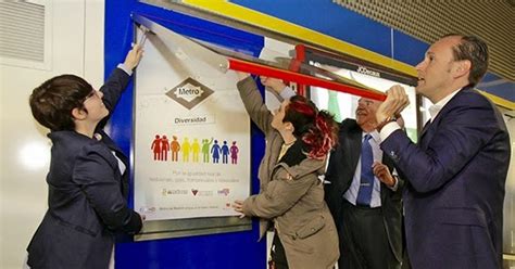 Campaña en el Metro por la igualdad real de lesbianas ...