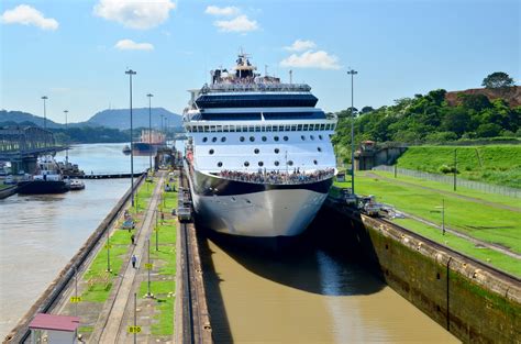 Canal de Panamá propone cambios en los peajes para buques ...