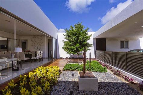 Casa minimalista diseño moderno de líneas puras | ArQuitexs