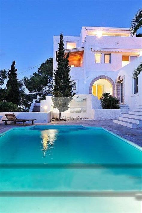 Case dei calciatori: Guti compra una mega villa ad Ibiza ...