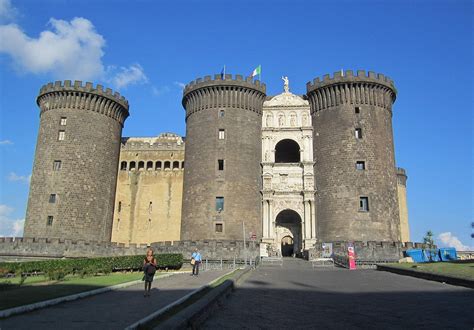 Castel Nuovo   Biquipedia, a enciclopedia libre