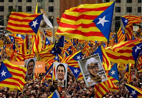 Catalanes se manifiestan a favor de políticos ...