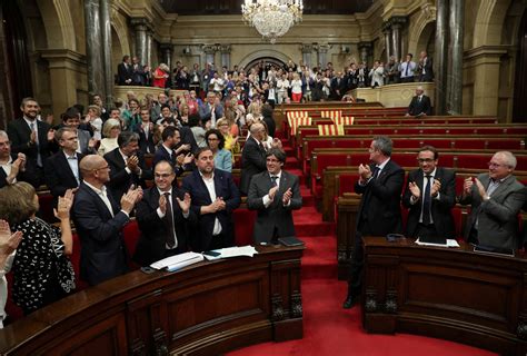 Catalunya: El Parlament aprueba la ley de referéndum tras ...