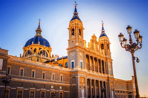 Catedral de la Almudena de Madrid, visitas, horarios y ...