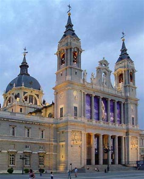 Catedral de la Almudena en Madrid   Catedrales, iglesias ...
