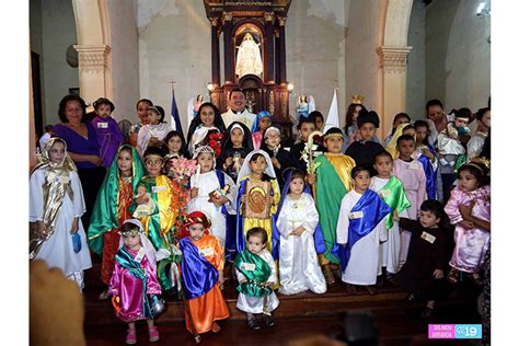 Católicos celebran Día de Todos los Santos