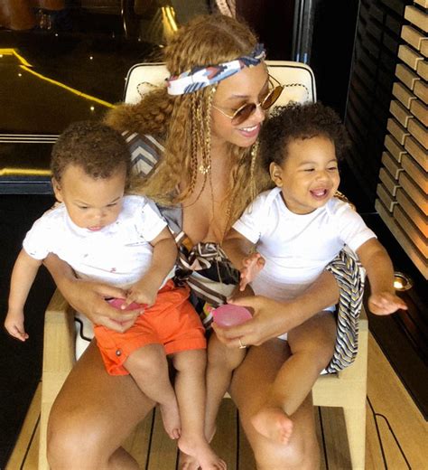 Celeb Gossip News Beyoncé Shows Off Twins Rumi and Sir ...
