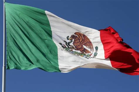 Celebra hoy México Día de la Bandera