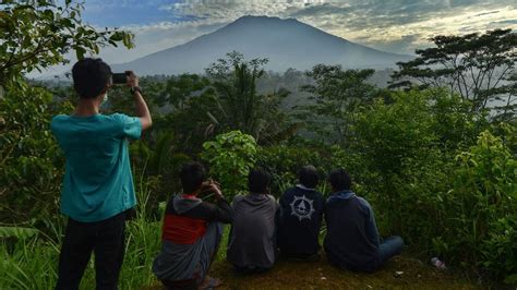 Cerca de 50.000 evacuados en Bali por la erupción de un volcán