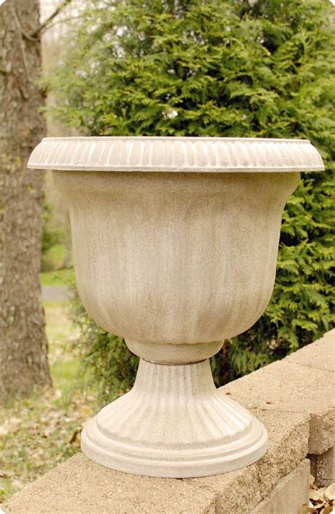 Cheap Planter to Stone Planter {with Spray Paint!}