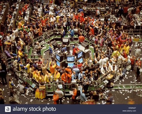 Chicago board of trade bond  pit  with the open outcry ...