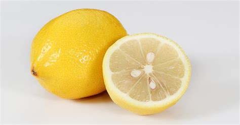 Chill Decoración | Cómo limpiar el microondas con limón