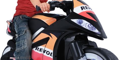 Chollo moto batería Repsol 6V de Injusa para niño